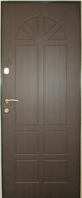 Металлический дверной блок с наружной и внутренней отделкой дверного полотна МДФ